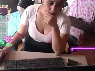Explore our live girls sluts from our Custom and Multi clubs and checkout exclusive access to highly interactive content, such as shape, hair, titties, pussy type and many more.