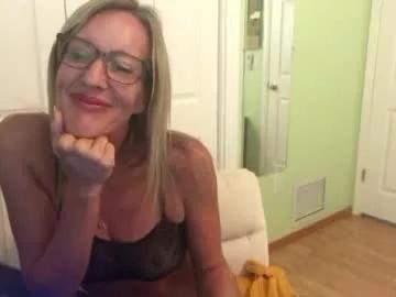sunniemilf from Chaturbate