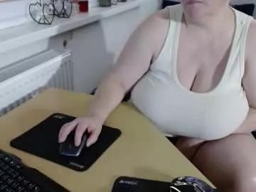 sweetboobs85h from Chaturbate