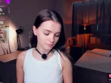 synne_glows from Chaturbate is Freechat