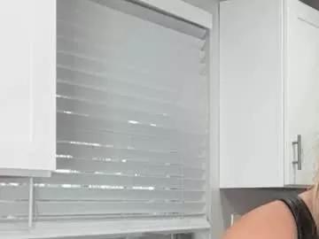 tiffstreatsxoxo from Chaturbate