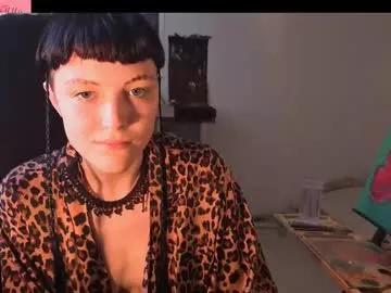 titi_mnitii from Chaturbate