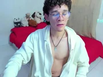 tom_blue10 from Chaturbate is Freechat