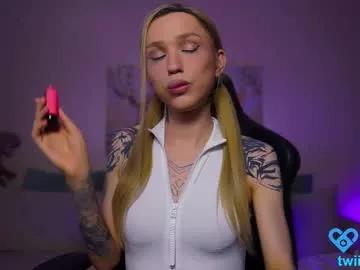 twiinkie_pie from Chaturbate