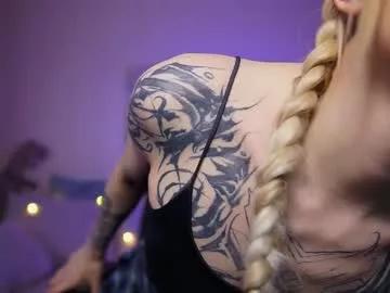 twiinkie_pie from Chaturbate