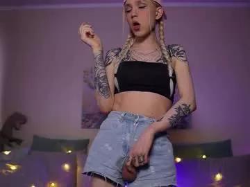 twiinkie_pie from Chaturbate