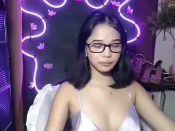 umi_pinay69xx model from Chaturbate