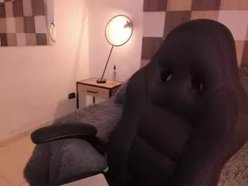 Explore our live girls sluts from our Custom and Multi clubs and checkout exclusive access to highly interactive content, such as shape, hair, titties, pussy type and many more.