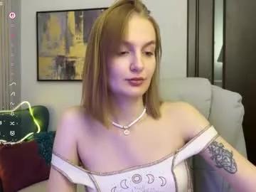 vikky_moon from Chaturbate