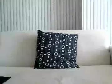 wooziemoo325 from Chaturbate