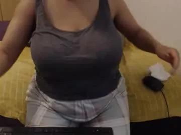 xxxbustybabe27x from Chaturbate