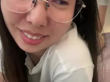 yellow_pinqueen from Chaturbate