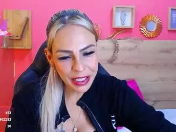 Explore our live girls sluts from our Custom and Multi clubs and checkout exclusive access to highly interactive content, such as shape, hair, titties, pussy type and many more.