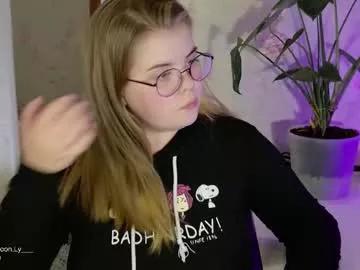yumm_lolly from Chaturbate