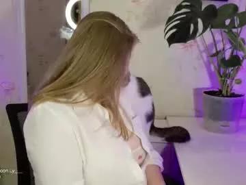 yumm_lolly from Chaturbate