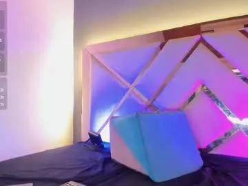 zaracollinss01 from Chaturbate