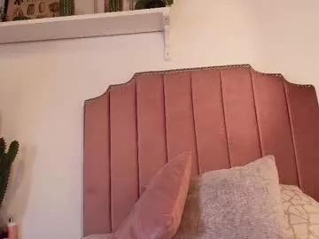 zhaavia from Chaturbate
