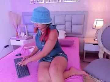 Explore our live girls sluts from our Custom and Multi clubs and checkout exclusive access to highly interactive content, such as shape, hair, titties, pussy type and many more.