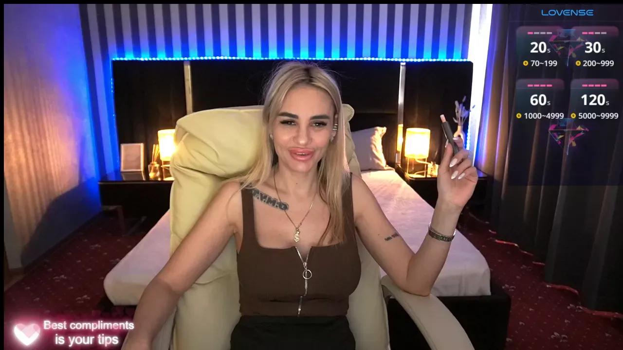 Yourmillsy webcams show profile image 