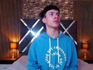 aaron_blink from Flirt4Free is Freechat