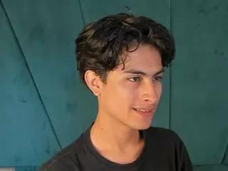 aaron_ez from Flirt4Free