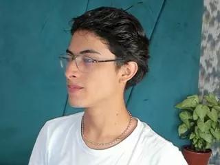 aaron_ez from Flirt4Free