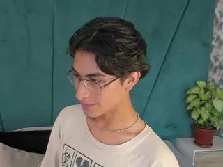 aaron_ez from Flirt4Free