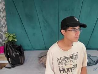 aaron_ez from Flirt4Free is Freechat