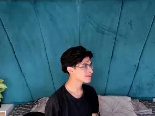 aaron_ez from Flirt4Free