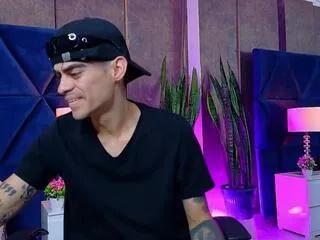 aron_muller from Flirt4Free is Freechat