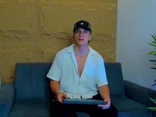 aslan_fox from Flirt4Free