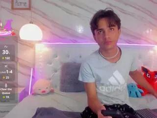 attlas_moon from Flirt4Free is Freechat