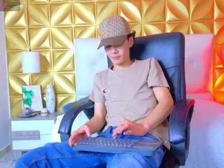 axel_wolfe from Flirt4Free is Freechat