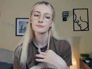 elwine_dunnuck from Flirt4Free is Freechat