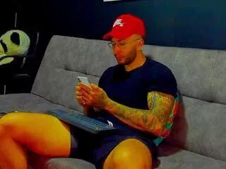 Explore our live girls sluts from our Custom and Multi clubs and checkout exclusive access to highly interactive content, such as shape, hair, titties, pussy type and many more.