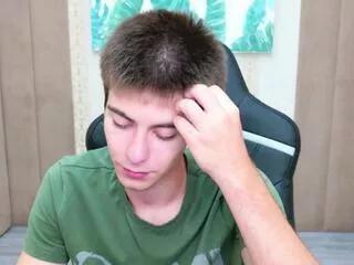 leonard_cross from Flirt4Free is Freechat