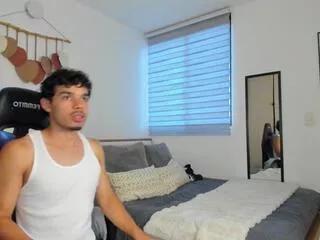 mateo_leone from Flirt4Free is Freechat
