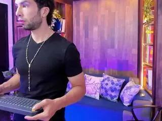 miguel_santoz from Flirt4Free is Freechat
