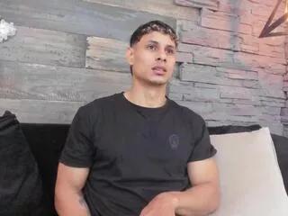 noah_hunther from Flirt4Free is Freechat
