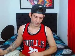 roberto_joness from Flirt4Free is Freechat
