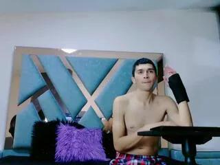 sara_walcker_pablo_rojas from Flirt4Free