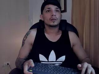 williams_launther from Flirt4Free is Freechat