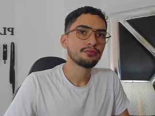 yoggi_aron from Flirt4Free is Freechat