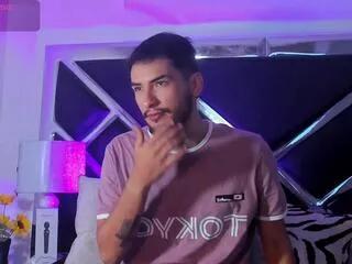 yoggi_aron from Flirt4Free