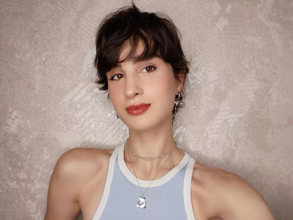 AdelinePerle webcams show profile image 
