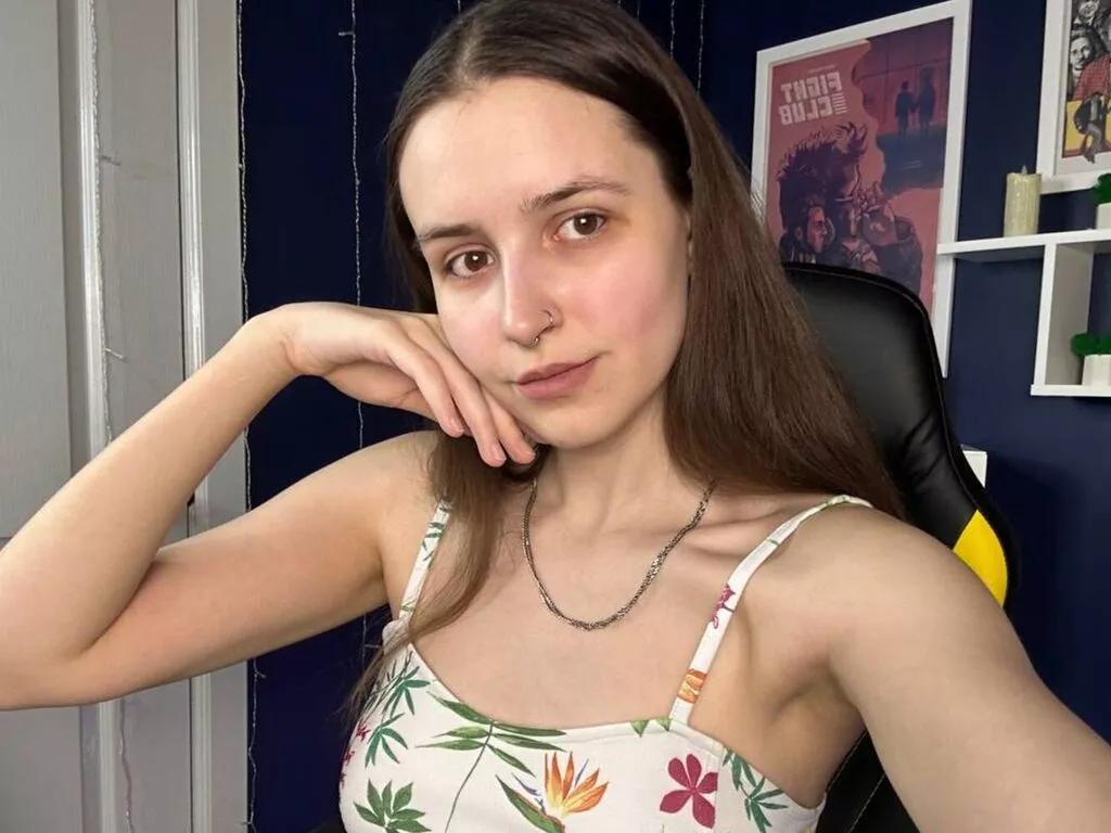 AliceDallis webcams show profile image 
