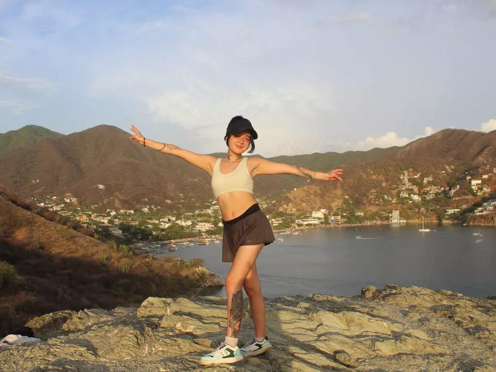 ArianaWhitaker webcams show profile image 