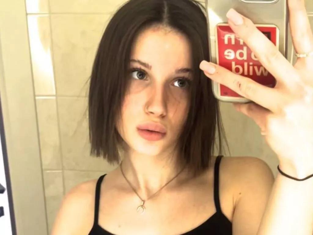 AsaCrystal webcams show profile image 