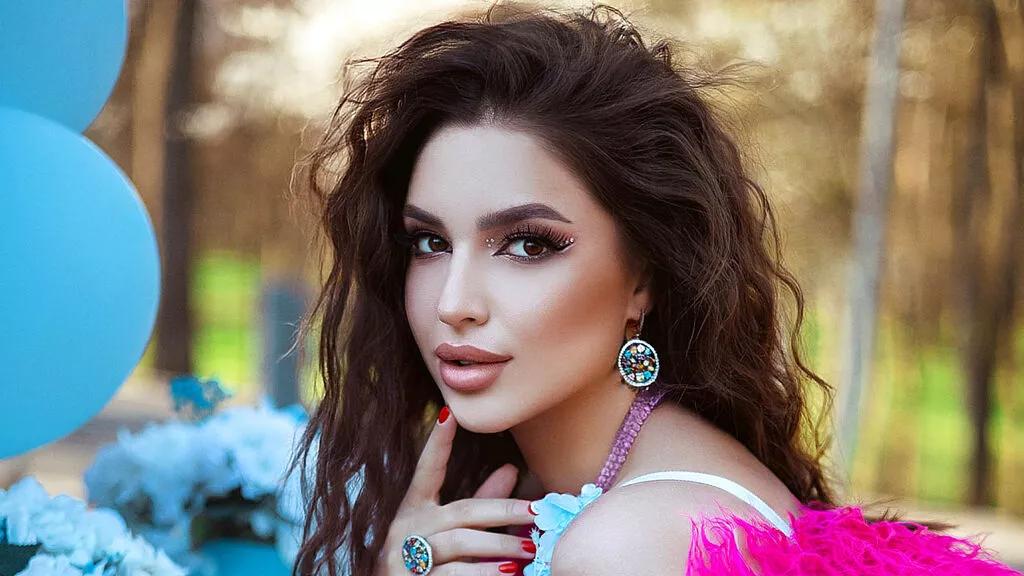 BellaHalle from LiveJasmin