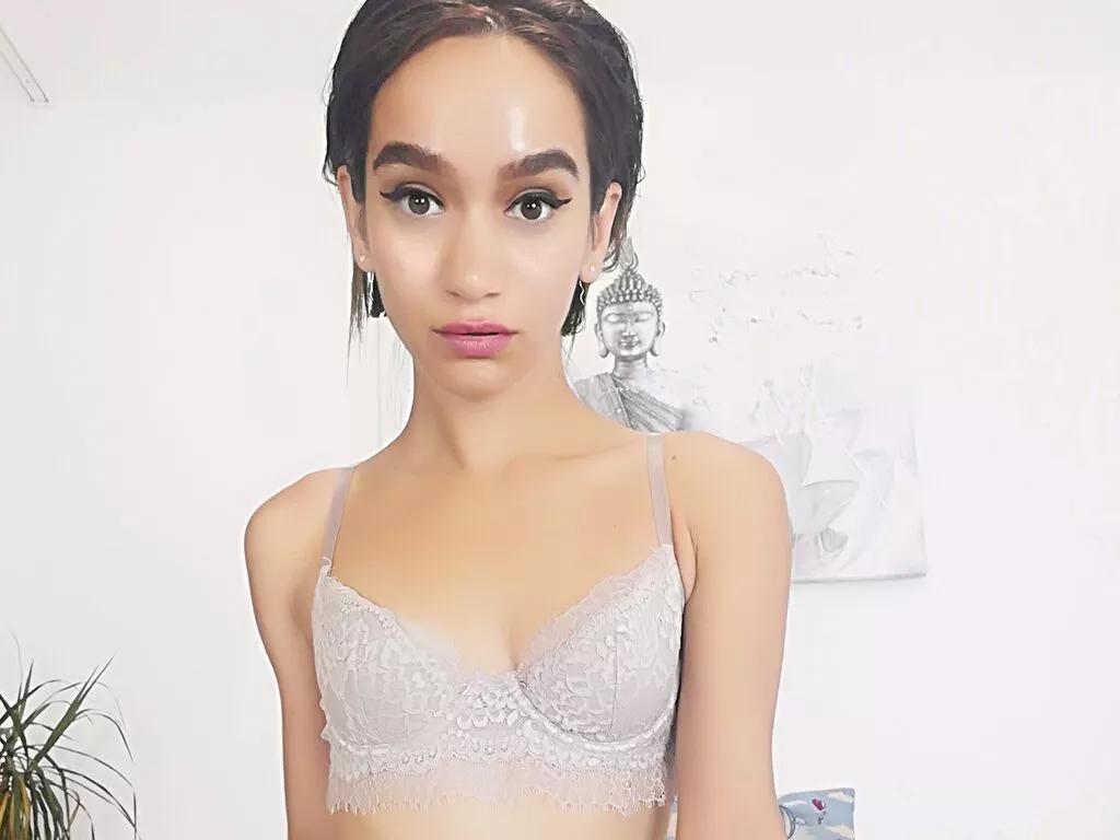 KiraMaes on LiveJasmin